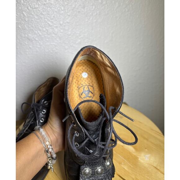 ARIAT Women's Black Leather Ankle Boots Lace Up Concho Kiltie 16002 Size 7 - Picture 7 of 8